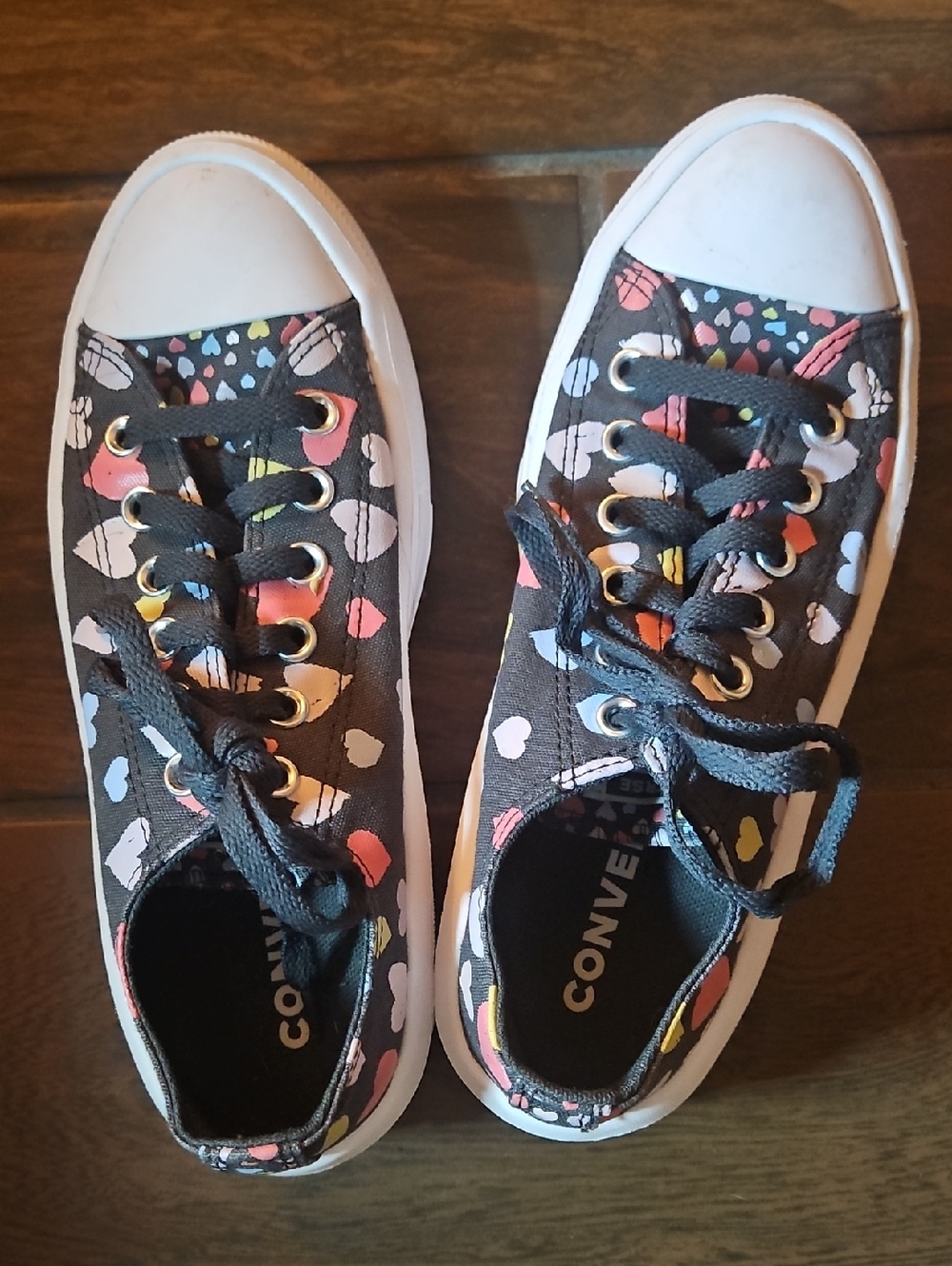 Converse Woman's Black Canvas Sneakers with Multicolor Heart Print